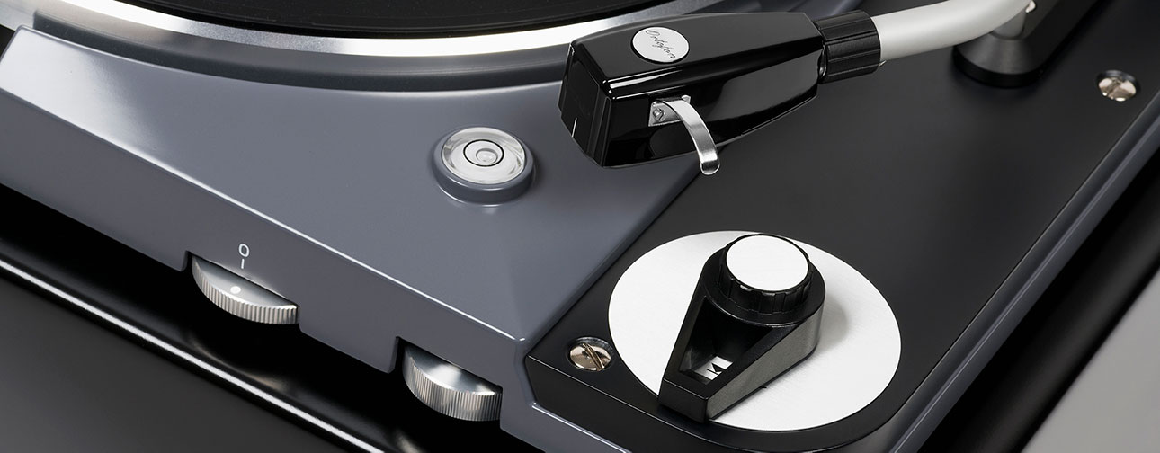 Thorens TD 124 DD direct drive turntable for high-end vinyl playback systems