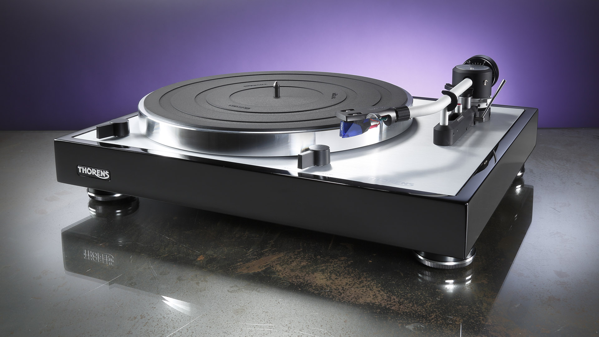 Thorens TD 403 DD direct-drive turntable with TP 150 tonearm