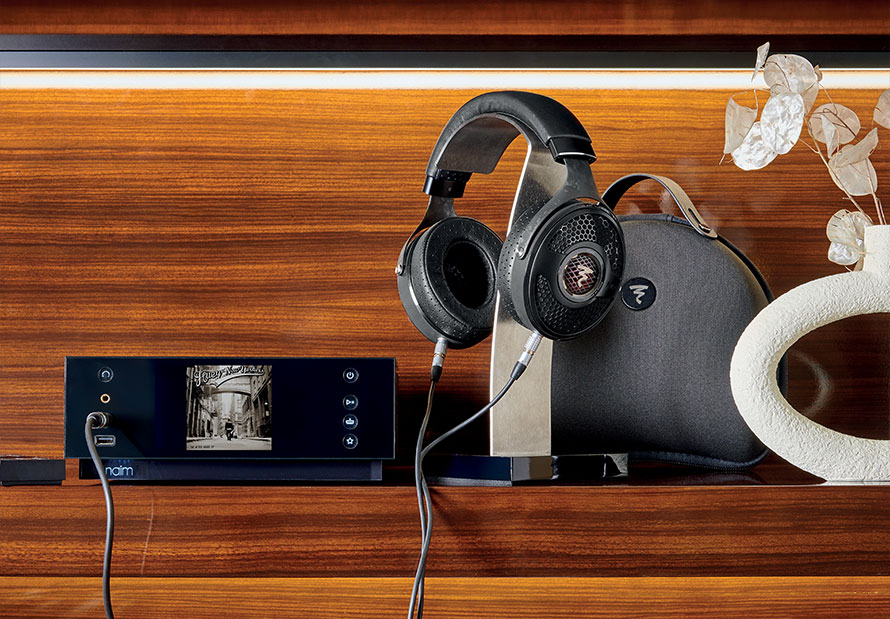 Focal Utopia 2022 open-back dynamic headphones with honeycomb grilles, Black Chrome rings and forged carbon yoke