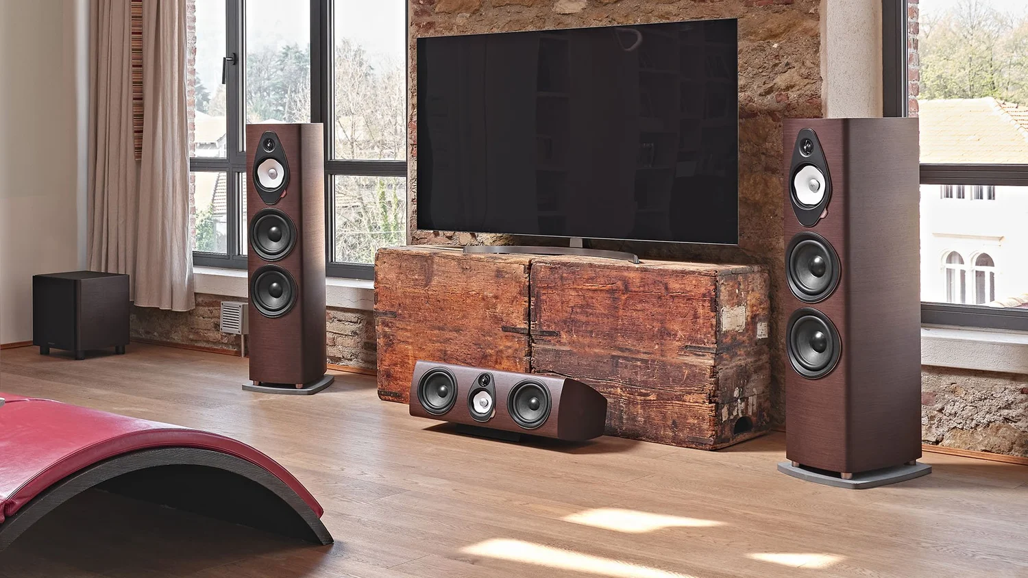 Sonus Faber background