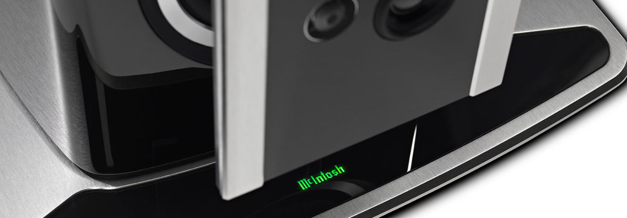 McIntosh XRT1.1K high-end Floor Standing Loudspeaker with a 70-driver line array design
