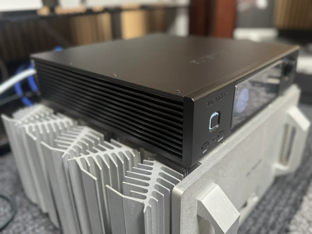Aurender A1000 connected to a Plinius power amplifier showing the aluminium side fins and compact chassis