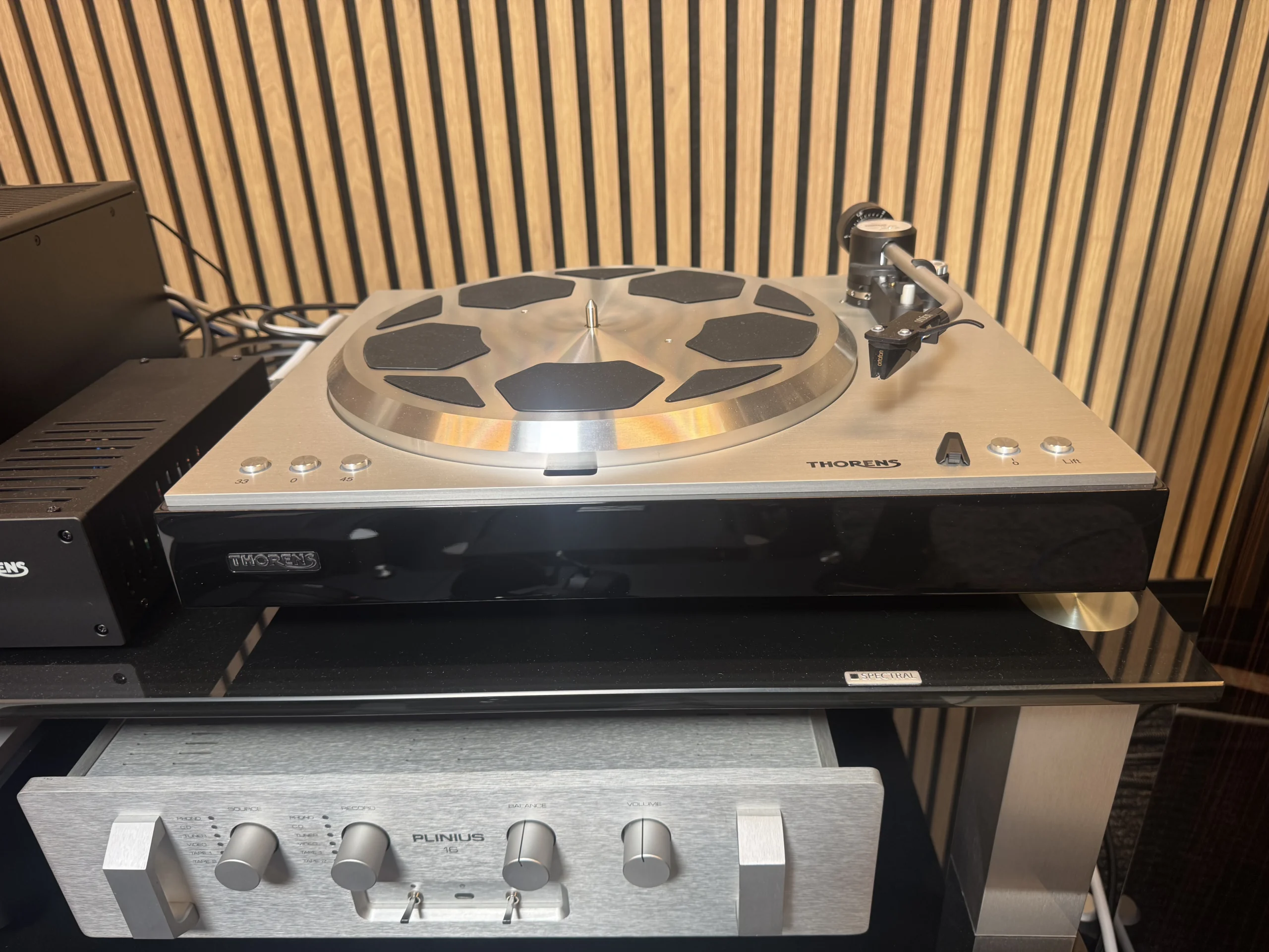 Thorens TD 404 DD direct-drive turntable on demo at Hi-Fi Market