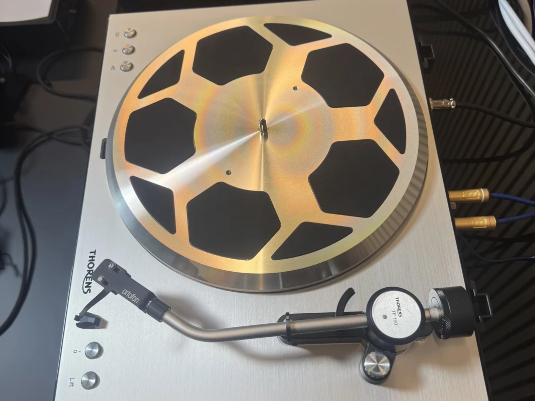 Thorens TD 404 DD turntable viewed from above showing the platter and TP 160 tonearm