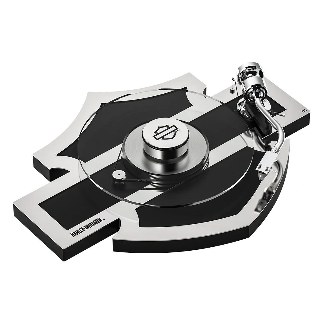 pro-ject-harley-davidson-turntable-angle-view Pro-Ject Harley-Davidson виниловый проигрыватель, вид сверху под углом