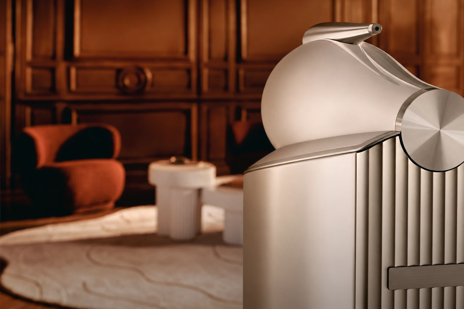 Bowers & Wilkins 802 D5 Floorstanding Speaker in Warm White finish, showcasing the sculpted aluminium Turbine Head, Diamond Dome Tweeter-on-Top and distinctive rear cabinet design