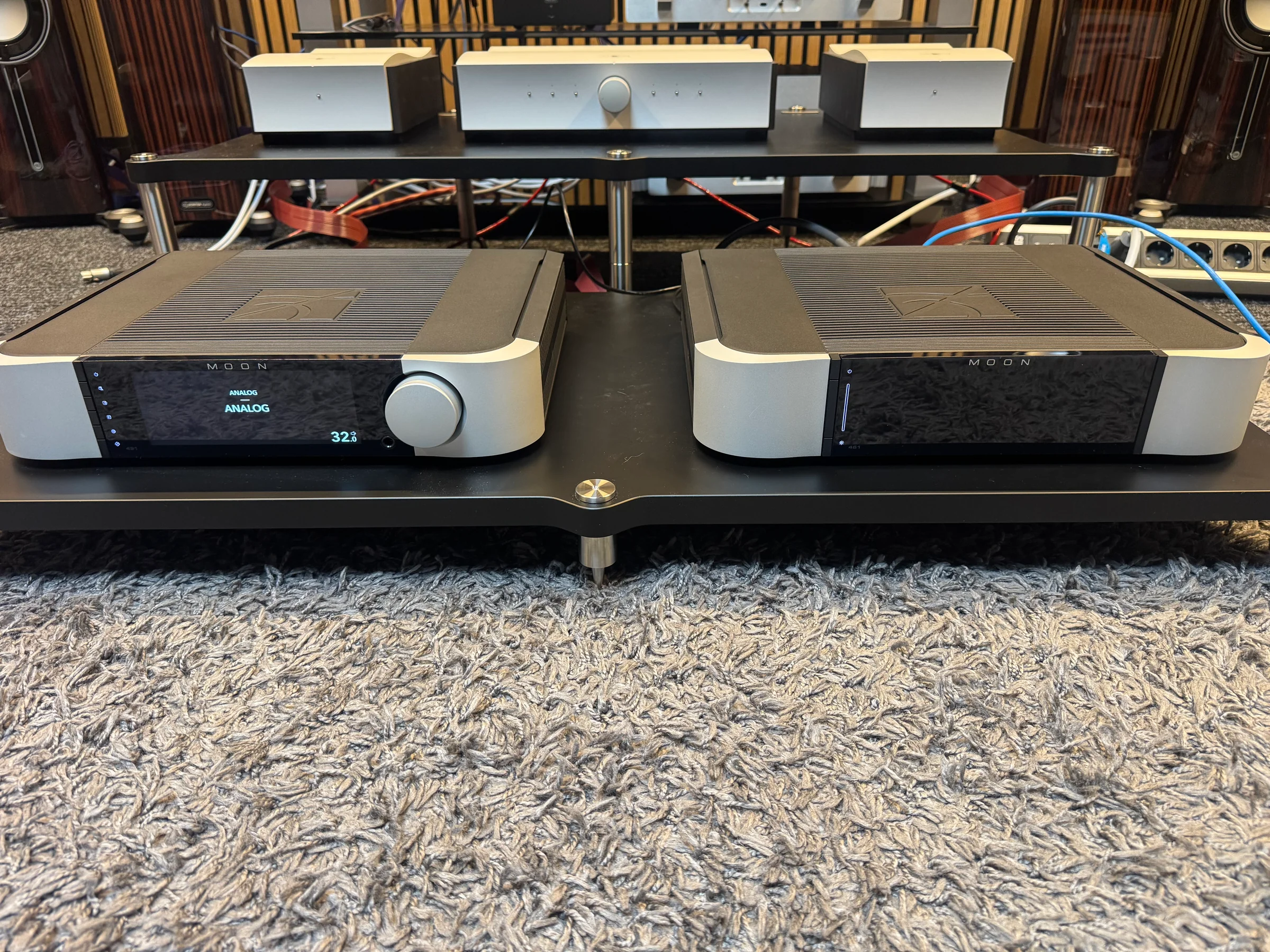 MOON Compass 491 network player preamplifier and 461 power amplifier on demo at Hi-Fi Market